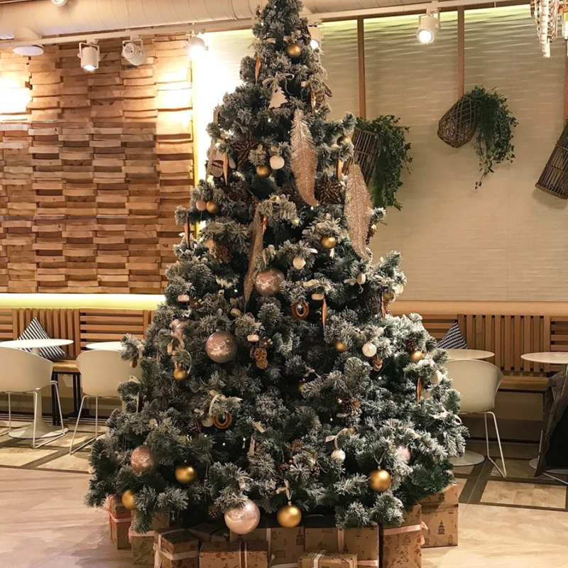 Дизайнерская  Елка с Золотым новогодним декором Christmas Tree Golden Feathers Золотой Зеленый в Уфе | Loft Concept 