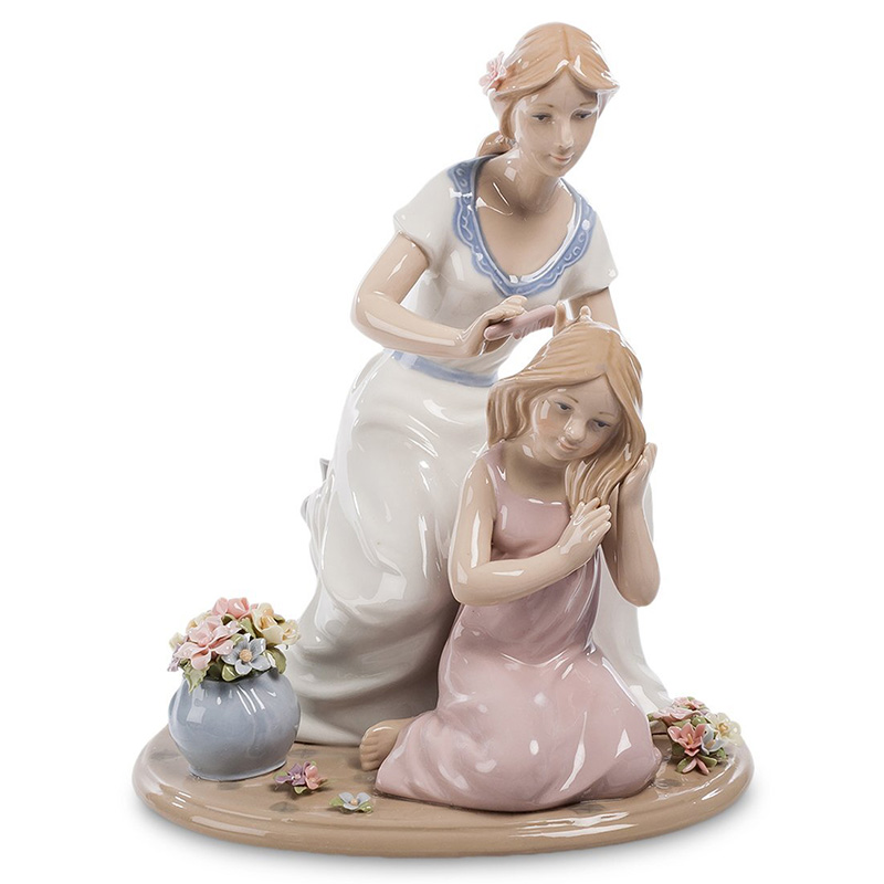 Статуэтка фарфоровая Мама с дочерью Charming Statuette Белый Розовый Серо-голубой Бежевый в Уфе | Loft Concept 