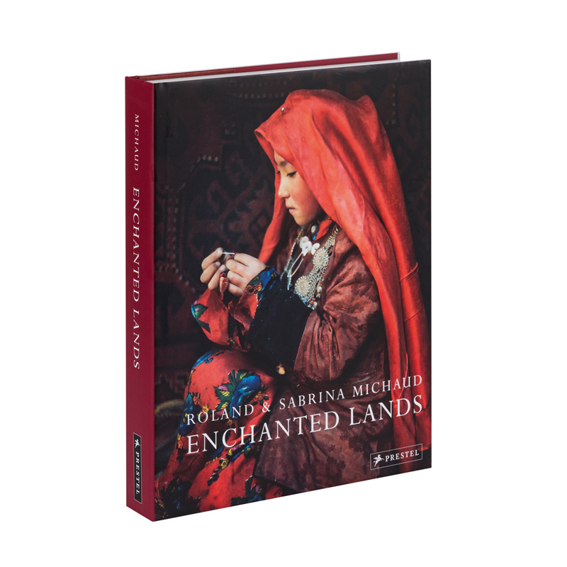 Книга ROLAND & SABRINA MICHAUD: ENCHANTED LANDS  в Уфе | Loft Concept 