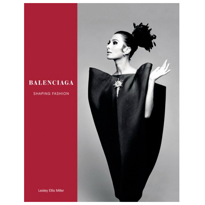 Balenciaga: Shaping Fashion  в Уфе | Loft Concept 