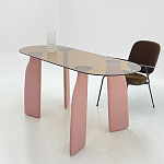 Обеденный стол со стеклянной столешницей и розовыми ножками с тканевой обивкой Wrigley варинант исполнения - 5 | Loft Concept в Уфе