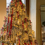 Комплект Новогодней Елки вместе с серебряной мишурой и красными лентами варинант исполнения - 1 | Loft Concept в Уфе