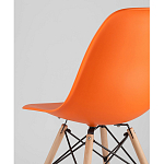 Пластиковый стул на ножках из массива бука Eames Orange варинант исполнения - 3 | Loft Concept в Уфе