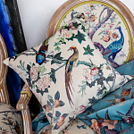 Подушка декоративная с изображением птицы в саду Beige Chinoiserie Birds in the Rose Garden Cushion варинант исполнения - 3 | Loft Concept в Уфе