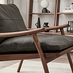 Кресло c каркасом из массива дерева и мягкой кожаной обивкой Walnut Armchair варинант исполнения - 6 | Loft Concept в Уфе