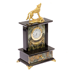 Часы настольные с декором в виде волка из натурального камня Офиокальцит Wolf Stone Clock варинант исполнения - 2 | Loft Concept в Уфе