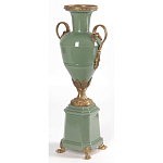 Ваза зеленого цвета из фарфора на высокой подставке с бронзовыми ручками Eden Garden porcelain and bronze варинант исполнения - 2 | Loft Concept в Уфе