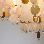 Люстра подвесная с белыми и золотыми круглыми подвесками Диаметр 70 см SHELL Chandelier варинант исполнения - 3 | Loft Concept в Уфе