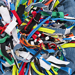 Подушка круглая из джинсовой одежды Heart Round варинант исполнения - 2 | Loft Concept в Уфе