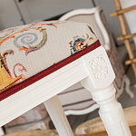 Банкетка одноместная из массива бука бежевая с растительным орнаментом Raffael Beige Floral Banquette варинант исполнения - 2 | Loft Concept в Уфе