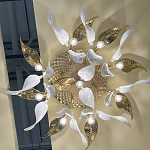 Люстра потолочная с декоративными белыми и золотистыми листьями Wintery flovers варинант исполнения - 5 | Loft Concept в Уфе