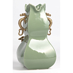 Ваза зеленого цвета из фарфора с бронзовыми ручками в виде драконов и рельефным цветочным декором Eden Garden porcelain and bronze варинант исполнения - 4 | Loft Concept в Уфе