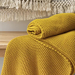 Плед из хлопка жемчужной вязки горчичного цвета Waffle Comfort варинант исполнения - 7 | Loft Concept в Уфе