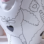 Ваза с декоративными лицами и графическими элементами в виде сердец и символов Faces of Imagination варинант исполнения - 10 | Loft Concept в Уфе