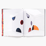Книга по искусству Yayoi Kusama: I Spend Each Day Embracing Flowers варинант исполнения - 5 | Loft Concept в Уфе