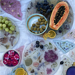 Круглый поднос из эпоксидной смолы с цветами белый Epoxy Resin Flowers Tray White варинант исполнения - 3 | Loft Concept в Уфе