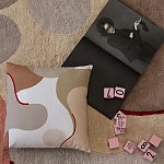 Подушка декоративная хлопковая бежевого цвета с абстрактным принтом Elysian Flow Sand варинант исполнения - 5 | Loft Concept в Уфе