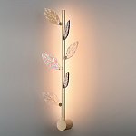 Бра с золотистой вертикальной трубкой и декоративными прозрачными листьями из стекла Sylva  варинант исполнения - 4 | Loft Concept в Уфе