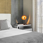 Настольная лампа с круглым деревянным отражателем и черным цилиндрическим плафоном Accord Lighting варинант исполнения - 7 | Loft Concept в Уфе