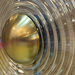 Бра с круглым рифленым плафоном янтарного цвета Savio Glass Disc Light варинант исполнения - 1 | Loft Concept в Уфе