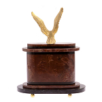 Часы настольные бронзовые из натурального камня Лемезит с декором в виде горного орла Eagle Stone Clock варинант исполнения - 4 | Loft Concept в Уфе