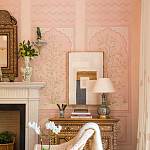Обои ручная роспись Jharokha Arches Original colourway on pink painted Xuan paper варинант исполнения - 2 | Loft Concept в Уфе