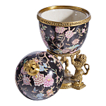 Шкатулка в форме яйца на величественных львах из фарфора с бронзовыми элементами Eden Garden варинант исполнения - 2 | Loft Concept в Уфе