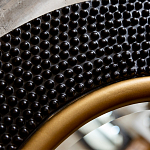 Зеркало в черной фактурной раме с золотым кантом Summon the Light варинант исполнения - 3 | Loft Concept в Уфе