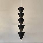 Подвесной светильник светодиодный в виде ряда черных металлических конусов  Herringbone варинант исполнения - 4 | Loft Concept в Уфе
