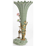 Ваза зеленая фарфоровая с волнистым краем с бронзовой фигуркой журавля Eden Garden  варинант исполнения - 2 | Loft Concept в Уфе