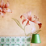 Обои ручная роспись Lilium Special Colourway on yellow painted silk варинант исполнения - 2 | Loft Concept в Уфе