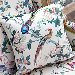 Подушка декоративная с изображением птицы в саду Beige Chinoiserie Birds in the Rose Garden Cushion варинант исполнения - 2 | Loft Concept в Уфе